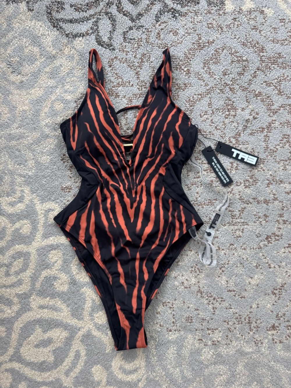 TA3 Hi Cut Plungey Triangle Contour Baked Clay Zebra/ Black Small XLong